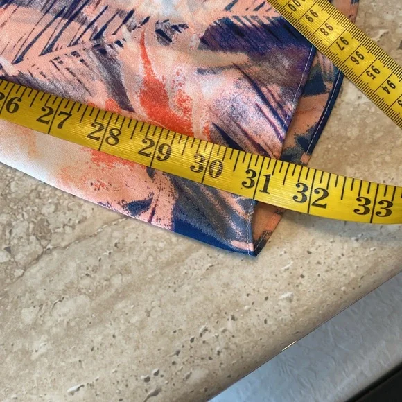 NWOT Guess, wide leg pants, like new condition, measurements and photos below. - Picture 8 of 10